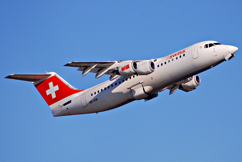 Un Avro RJ 100 della flotta Swiss, come quello che opererà da maggio sulla tratta Bari-Zurigo (ph. credit: russavia - wikipedia.org)