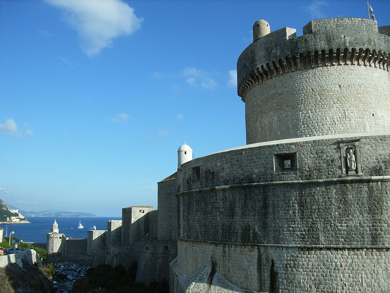 Le mura di Dubrovnik by mazbin on wikipedia