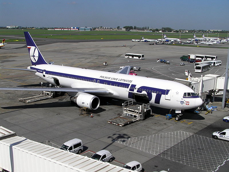 Lot Boeing, photo by Azymut on wikipedia.org