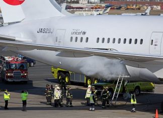 L'intervento delle squadre anti incendio su un Boeing 787 Dreamliner, Fonte: Ntsb