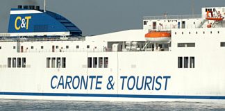Dettaglio di un traghetto Caronte & Tourist.