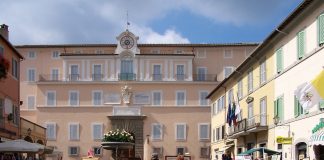 Castel Gandolfo (wikipedia).