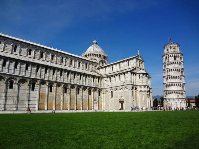 In base alle recensioni di alcuni utenti stranieri, la torre di Pisa è 