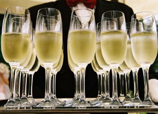 Brindisi di Capodanno con lo spumante italiano