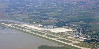 Veduta aerea dell'aeroporto di Venezia.