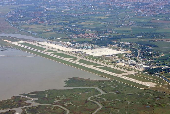 Veduta aerea dell'aeroporto di Venezia.