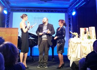 Valerio Tabacchi riceve il premio Bit Award 2016, vinto da Cortina Marketing