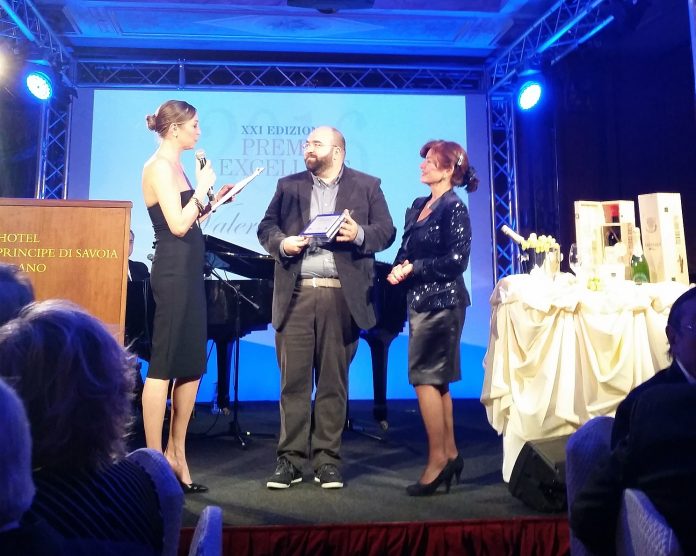 Valerio Tabacchi riceve il premio Bit Award 2016, vinto da Cortina Marketing