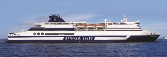 Una nave Grimaldi Lines.