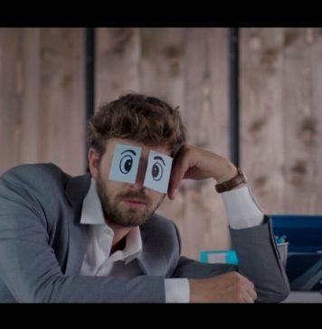 Lo spot di HotelsCombined