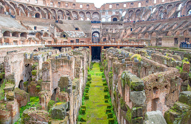Interno del Colosseo, Roma.