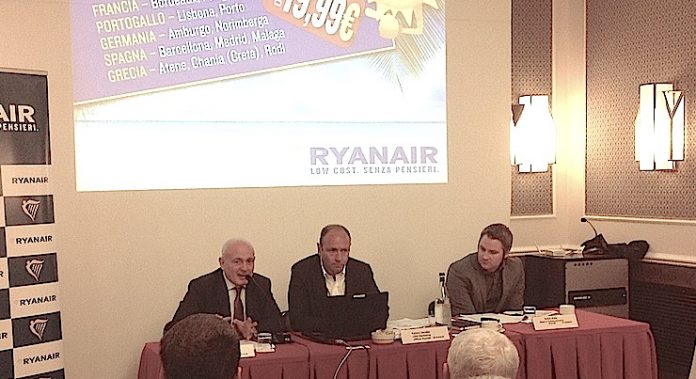 Da sinistra, John Alborante, Kenny Jacobs e Robin Kiely di Ryanair