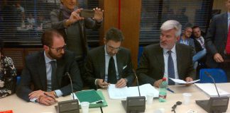 La firma del CCNL: momento della firma: da sinistra Matteo Nevi, Relazioni Industriali e Affari Sociali Federturismo Confindustria Luca Battifora, past President ASTOI in rappresentanza di Federturismo/ASTOI Giorgio Palmucci, Presidente di AICA