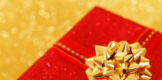 Secondo eBay, questiono gli italiani spenderanno in media 211 euro per i regali di Natale