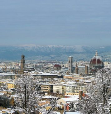 Per i lombardi, le vacanze di Natale e Capodanno saranno soprattutto in Italia. Nella foto, Firenze