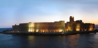 La Fortezza Aragonese de Le Castella. Foto Wikipedia