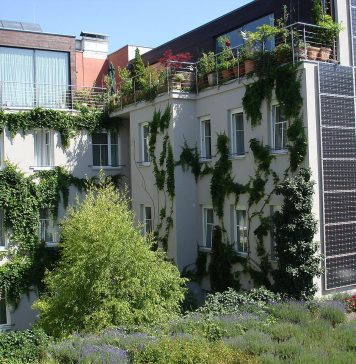 Il Boutique hotel Stadthalle di Vienna, dotato di pannelli solari e immerso nel verde. fonte: wikipedia.org