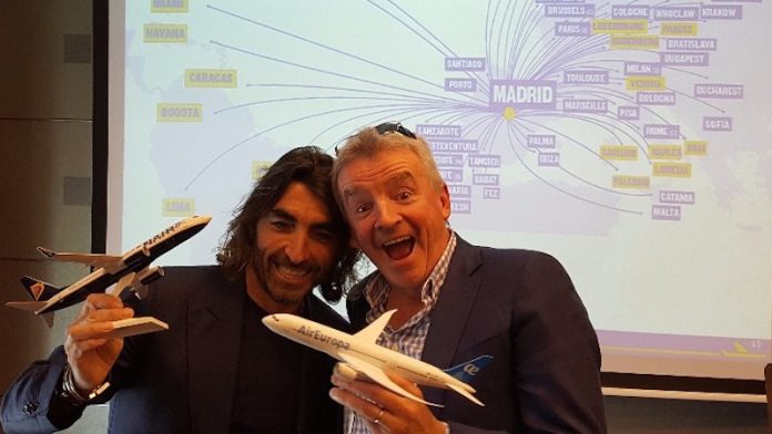 Micheal O’Leary, CEO di Ryanair, e Javier Hidalgo, CEO di Globalia Group, a Madrid