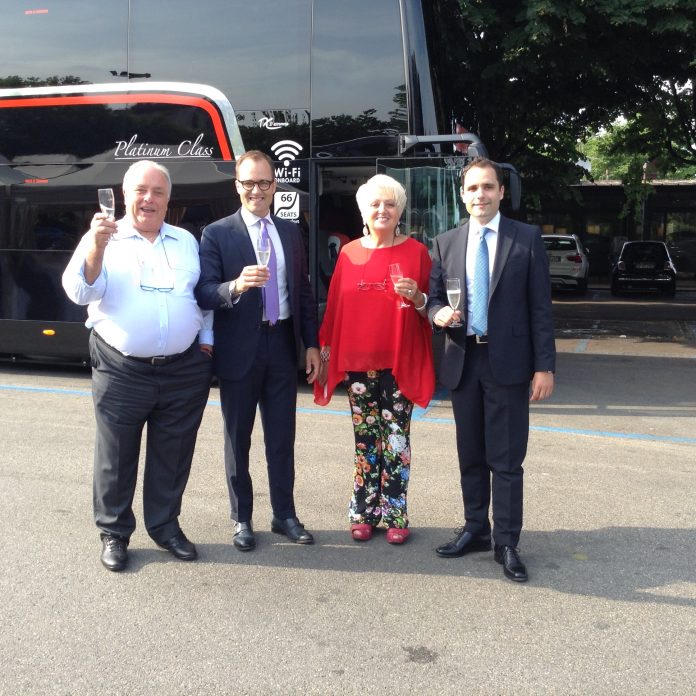 La famiglia Tropini, titolare del bus operator Chiesa Group, brinda ai nuovi Bus Platinum