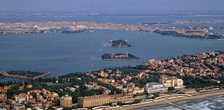 Lido di Venezia/ vista sull'hotel excelsior