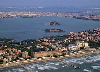 Lido di Venezia/ vista sull'hotel excelsior