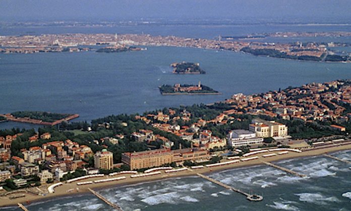 Lido di Venezia/ vista sull'hotel excelsior