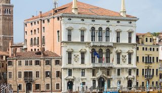 Palazzo Balbi e palazzo Gussoni a Venezia, il primo sede degli assessorati del V...